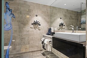 Clarion Hotel The Hub