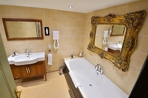 The Roundabout Hotel