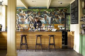 Hare And Hounds Hotel