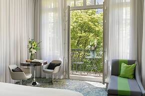 Renaissance Paris Nobel Tour Eiffel Hotel