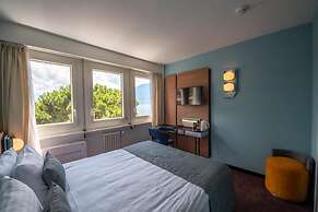 Mona Montreux