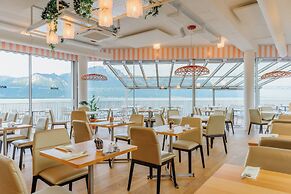 Mona Montreux
