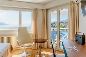 Mona Montreux