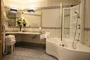 Hotel Alba Palace