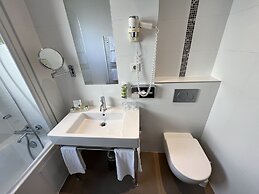 Holiday Inn Paris - Auteuil by IHG