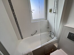 Holiday Inn Paris - Auteuil by IHG