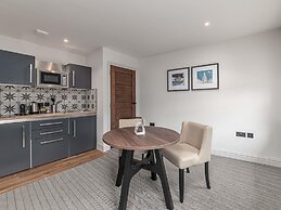 Mercure White Hart Hotel Salisbury and Apartments