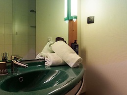 ibis Lyon Est Bron
