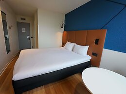 ibis Lyon Est Bron