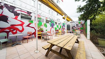 ibis Lyon Est Bron
