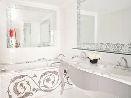 Hôtel Plaza Athénée - Dorchester Collection