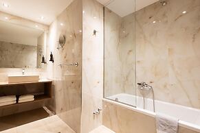 Best Western Plus Embassy Hotel