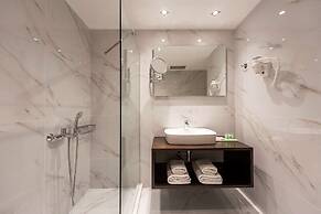 Best Western Plus Embassy Hotel