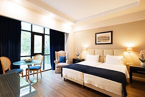 Best Western Plus Embassy Hotel
