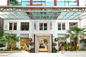 Best Western Plus Embassy Hotel