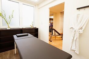 Best Western Plus Embassy Hotel