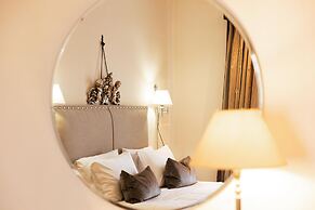 Best Western Plus Embassy Hotel