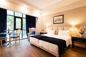 Best Western Plus Embassy Hotel