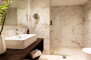 Best Western Plus Embassy Hotel