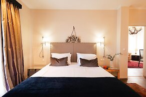 Best Western Plus Embassy Hotel