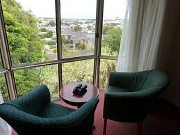 Blue Whale Motor Inn & Apartments