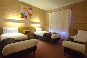 Blue Whale Motor Inn & Apartments