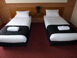 Blue Whale Motor Inn & Apartments