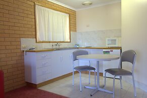 Blue Whale Motor Inn & Apartments