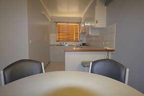 Blue Whale Motor Inn & Apartments