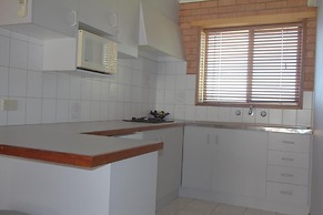 Blue Whale Motor Inn & Apartments