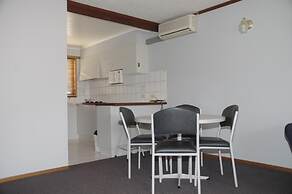 Blue Whale Motor Inn & Apartments