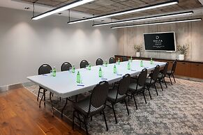 Delta Hotels by Marriott Edmonton Centre Suites