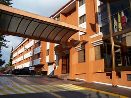 Country Plaza