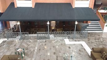 Country Plaza