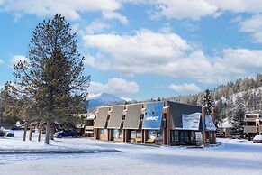 Marmot Lodge