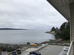 Beach Gardens Resort and Marina