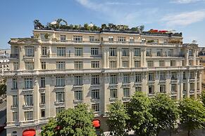 Hotel Raphael