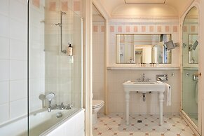 Hotel Raphael