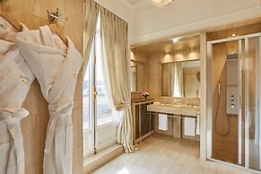 Hotel Raphael