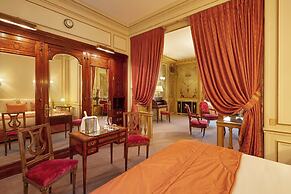 Hotel Raphael