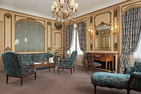 Hotel Raphael