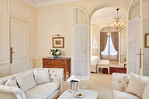 Hotel Raphael