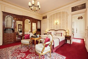 Hotel Raphael