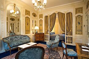 Hotel Raphael