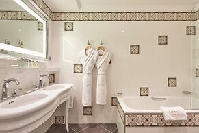Hotel Raphael