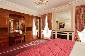 Hotel Raphael