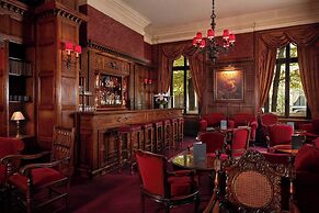 Hotel Raphael