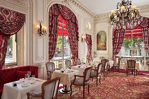 Hotel Raphael