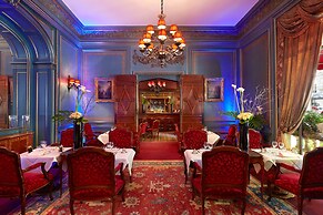 Hotel Raphael