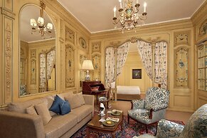 Hotel Raphael